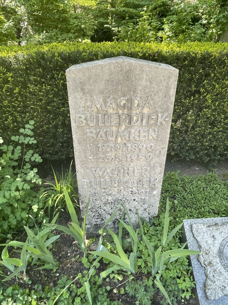 Grabstein Magda Bulldiek Bäumchen