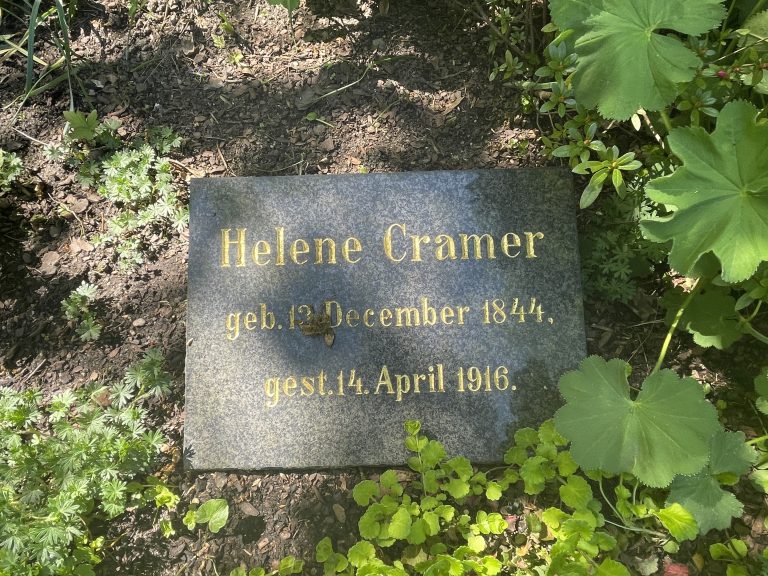 Grabstein Helene Cramer