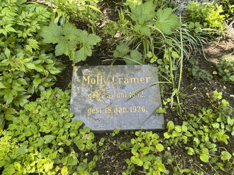 Grabstein Molly Cramer