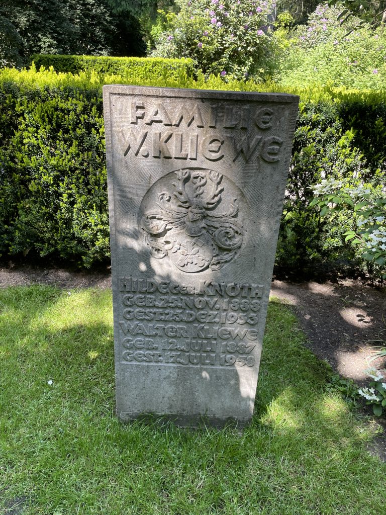 Grabstein Familie W. Kliewe, Hilde Knoth