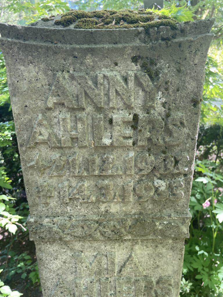 Grabstein Anny Ahlers