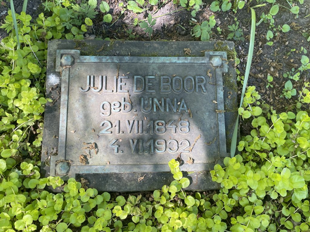 Grabstein Julie de Boor