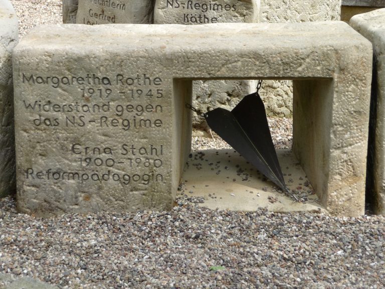 Grabstein von Erna Stahl