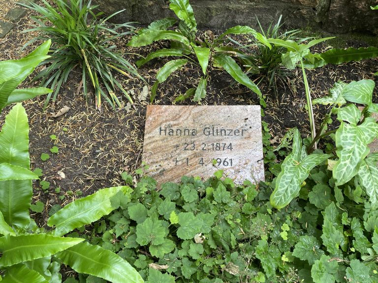 Grabstein von Hermine Glinzer
