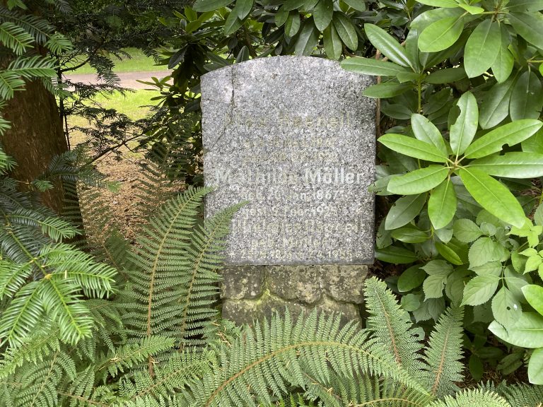 Grabstein von Mathilde Möller