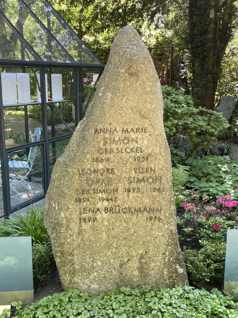 Grabstein von Anna Marie Simon, Leonore Toepke, Ellen Simon und Lena Brückmann