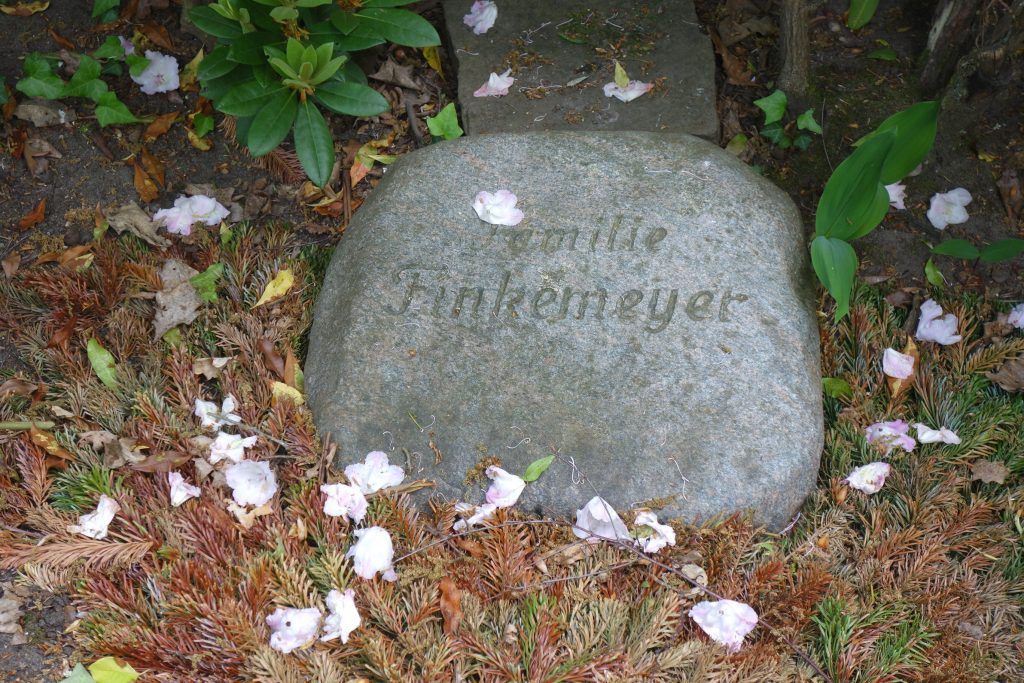 Grabstein Familie Finkenmeyer, Gisela Litz-Finkemeier