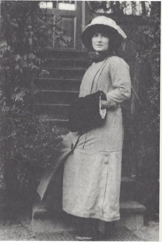 Alma de L'Aigle Portrait
