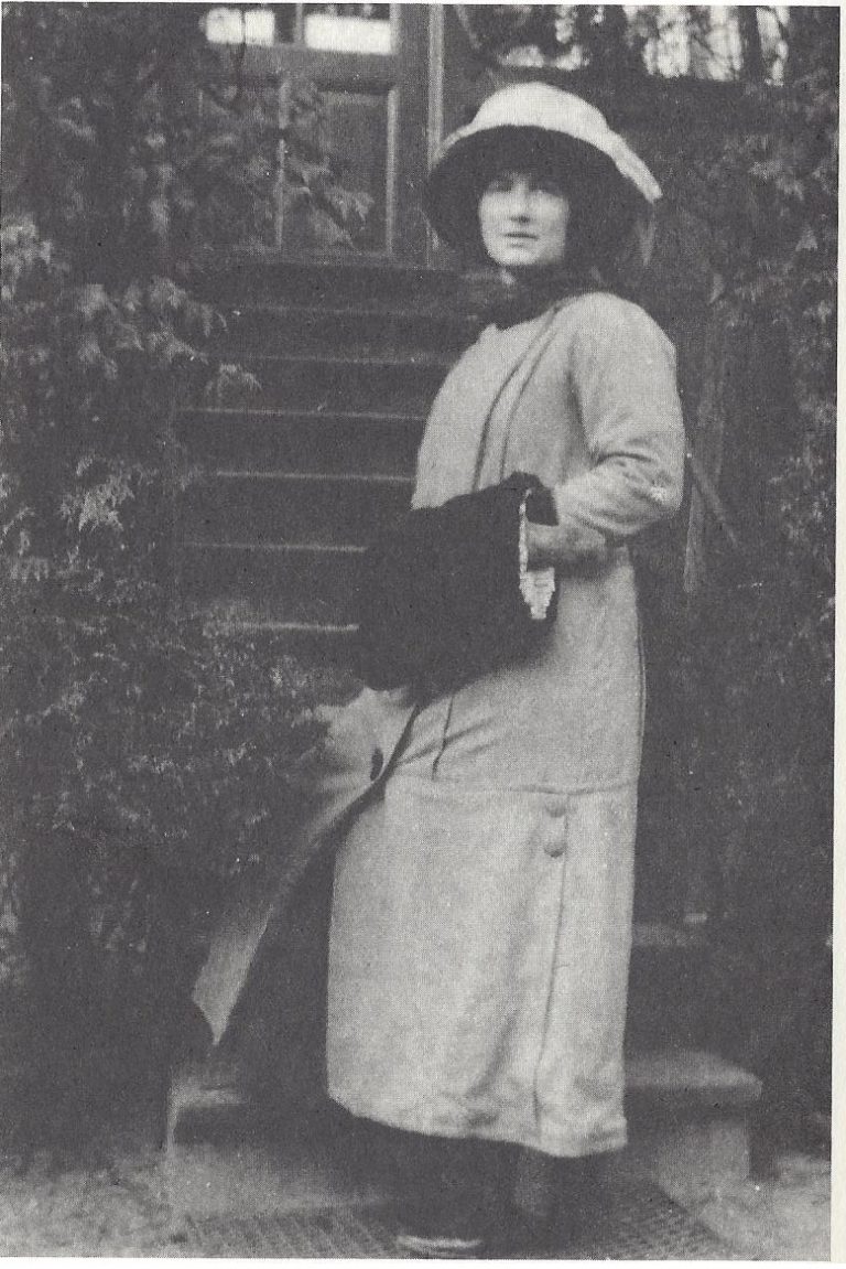 Alma de L'Aigle Portrait