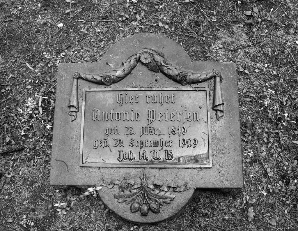 Grabstein von Toni Peterson