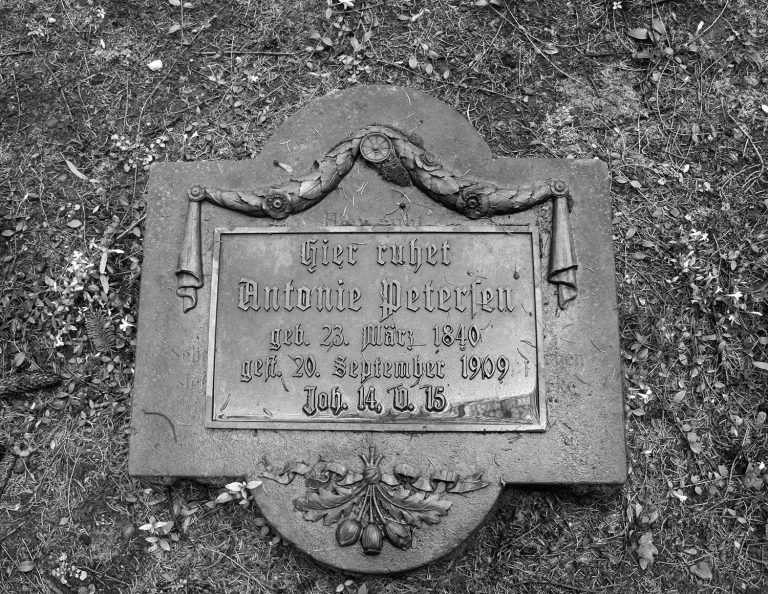 Grabstein von Toni Peterson
