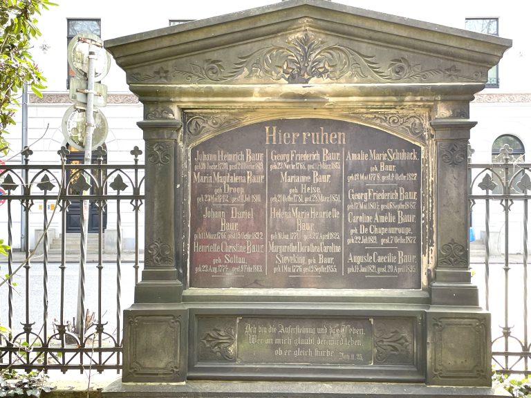 Grabstein Auguste Caecilie Baur