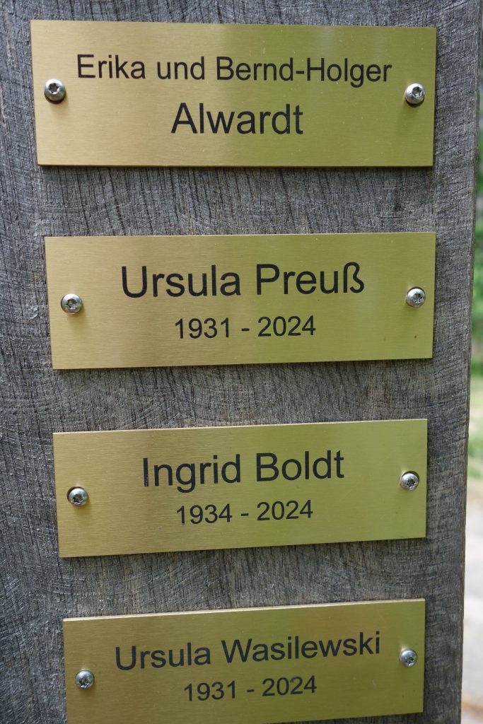 Messingschilder Alwardt, Ursula Preuß, Ingrid Boldt und Ursula Wasilewski